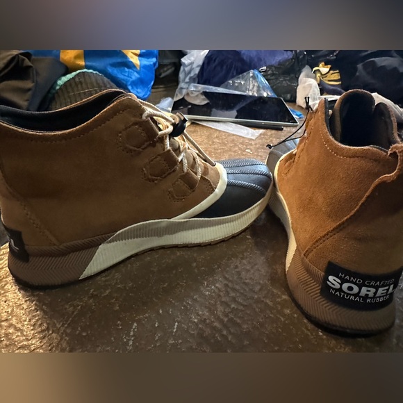 SOREL
Out N About IV Classic Waterproof Duck Boot
Size 7 Women’s. Worn once. - Picture 6 of 8